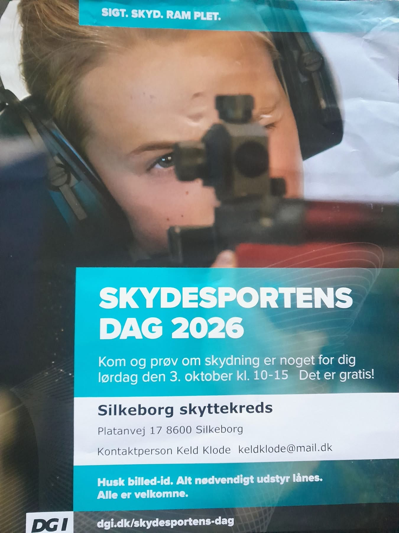 Det er gratis at deltage i Skydesportens Dag, og Silkeborg Skyttekreds har instruktører klar til at hjælpe dig, dine venner og familie, og din lokale skytteforening stiller alt udstyr til rådighed.  Du skal bare møde op lørdag den 3. oktober 2026 og medbringe gyldig billedlegitimation (pas, kørekort eller legitimationskort udstedt af kommunen).